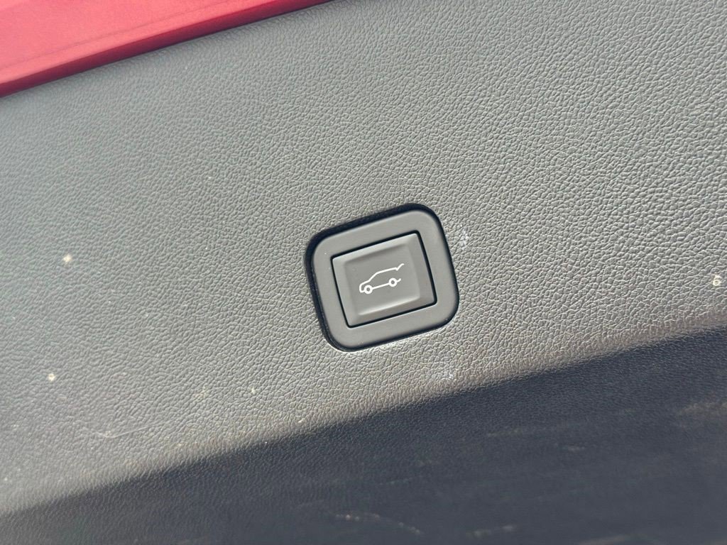 Certified 2025 Cadillac XT6 Premium Luxury image 17