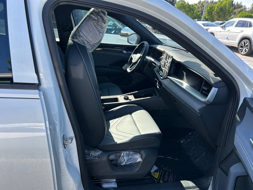 New 2026 Volkswagen Tiguan SE R-Line FWD image 42