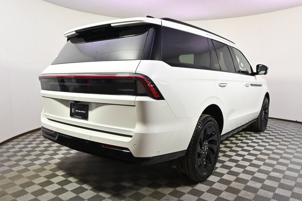 New 2025 Lincoln Navigator Reserve w/ Jet Appearance Package image 6