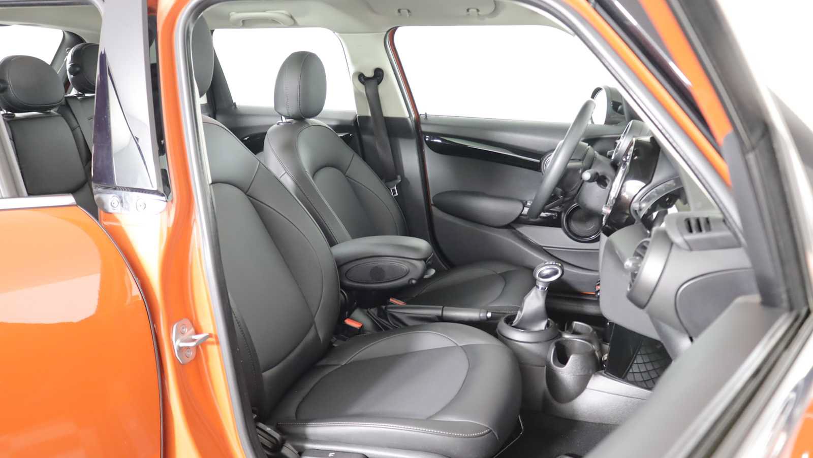 Used 2019 MINI Cooper 4-Door Hardtop FWD image 10