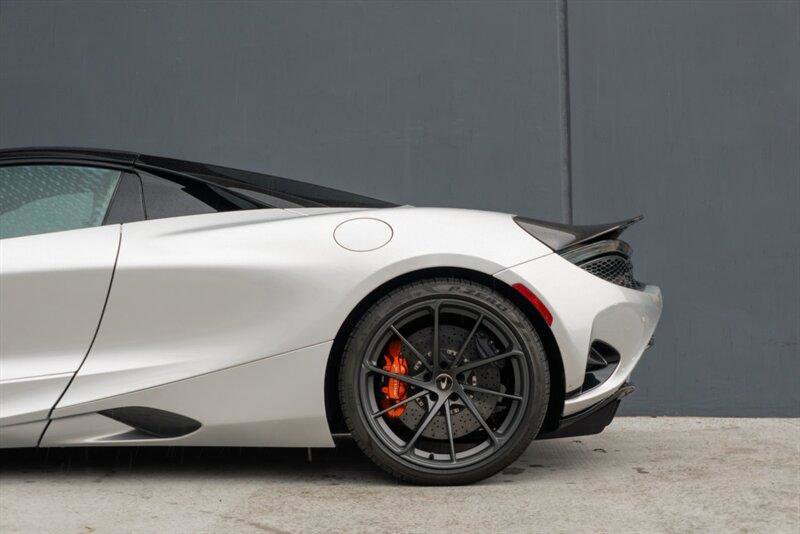 Used 2024 McLaren 750S Spider image 22