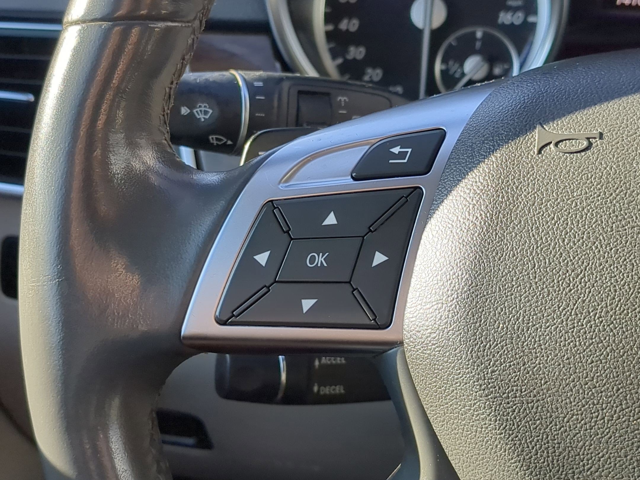 Used 2015 Mercedes-Benz ML 350 4MATIC image 19