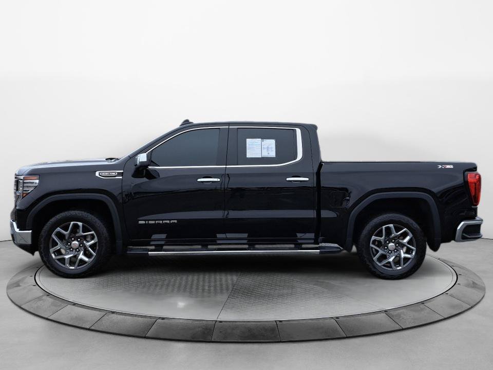 Used 2023 GMC Sierra 1500 SLT w/ SLT Premium Package AWD/4WD image 4