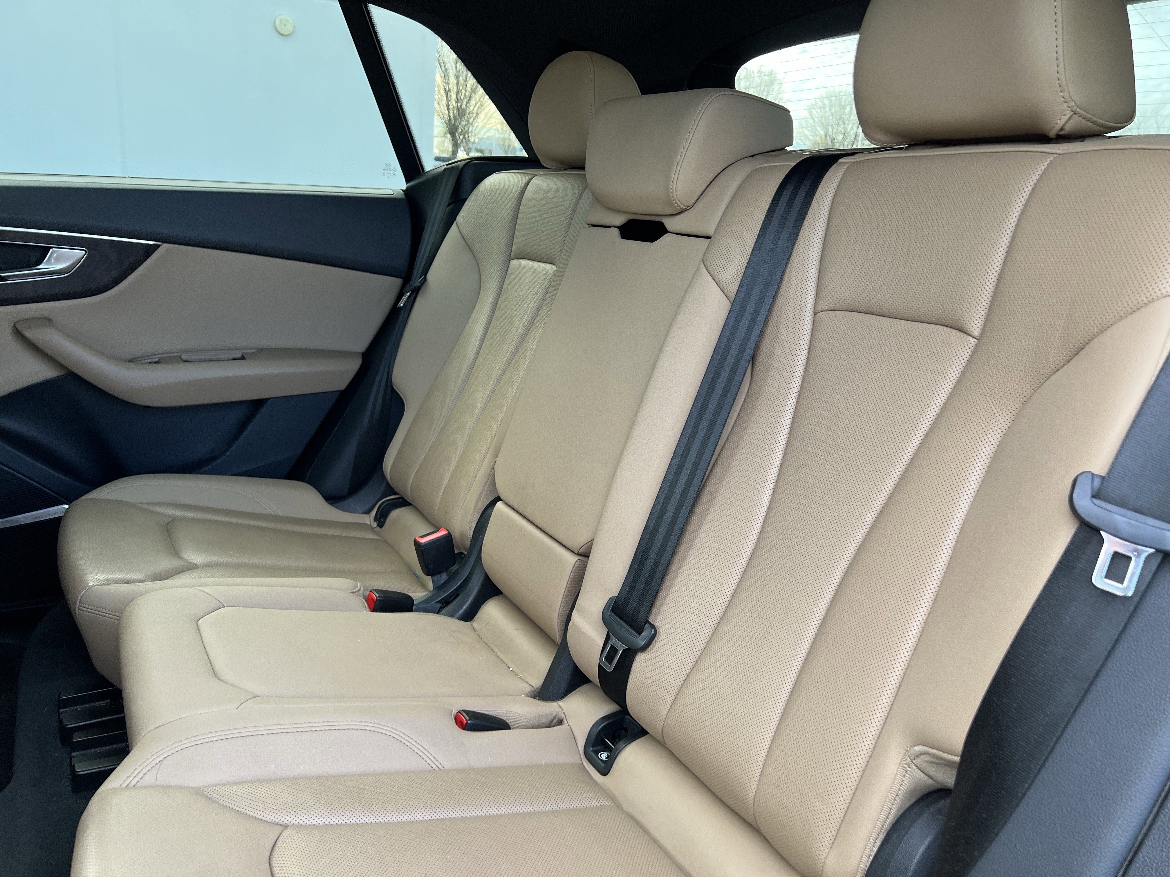 Used 2020 Audi Q8 Prestige w/ Prestige Package image 33