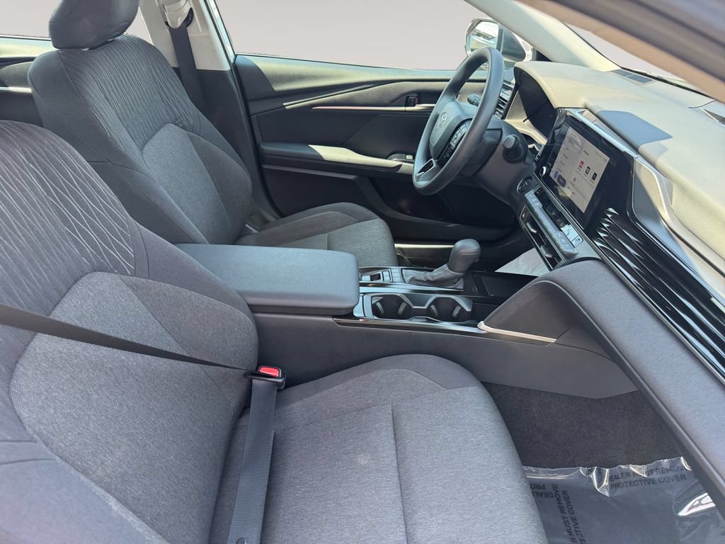 Used 2025 Toyota Camry LE FWD image 15