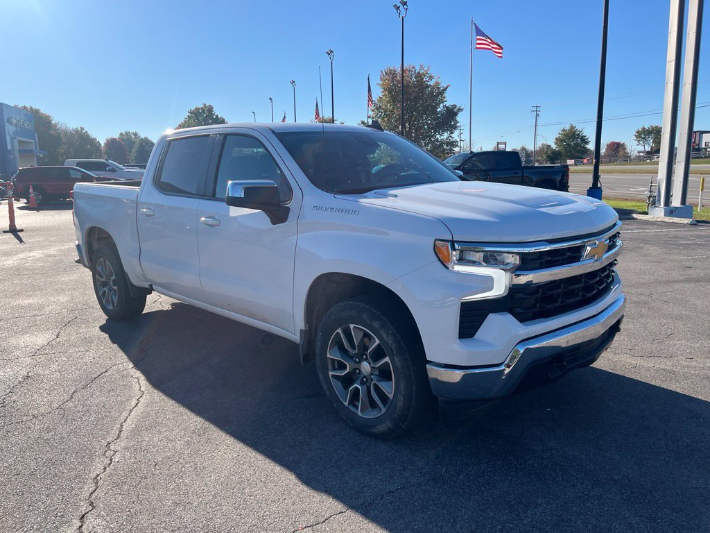 Used 2024 Chevrolet Silverado 1500 LT AWD/4WD image 2