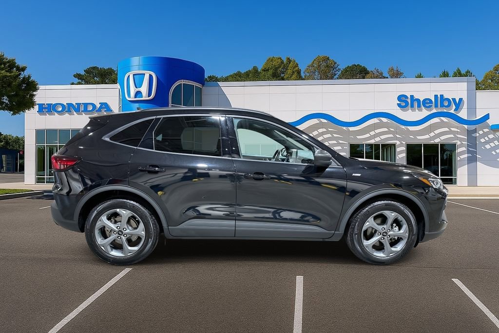 Used 2025 Ford Escape ST-Line image 9