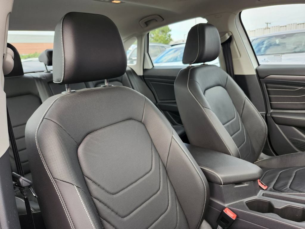 Certified 2024 Volkswagen Jetta SEL FWD image 9