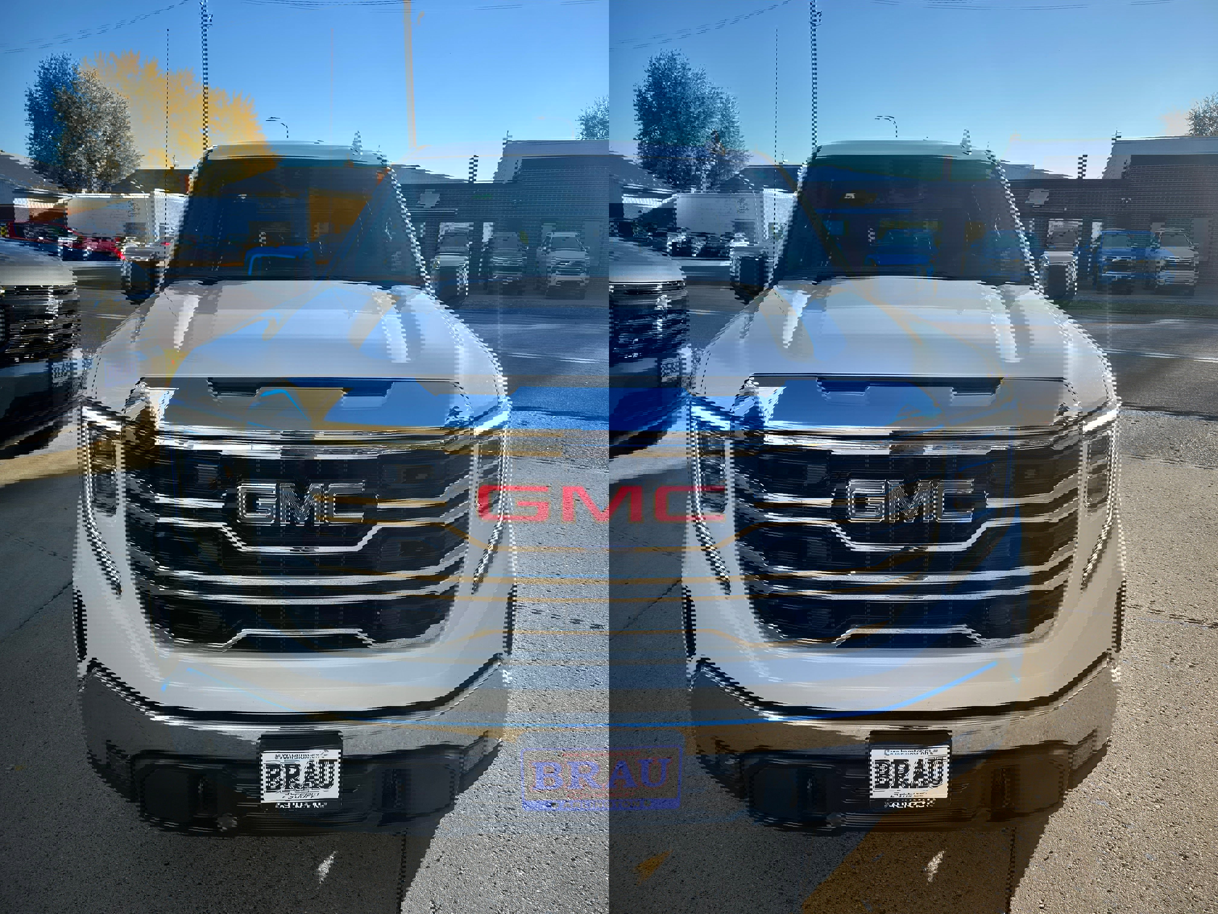 Used 2025 GMC Sierra 1500 SLT image 3