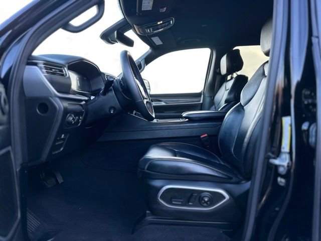 Used 2024 Jeep Wagoneer L Series III w/ Flexible Seating Group image 10