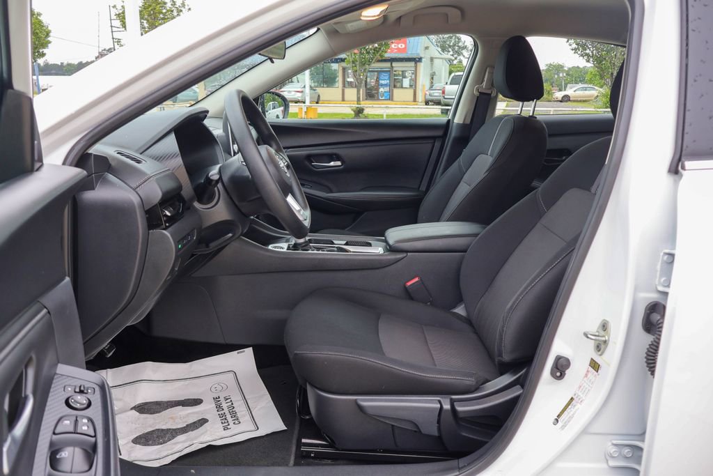 Used 2025 Nissan Sentra SV FWD image 7