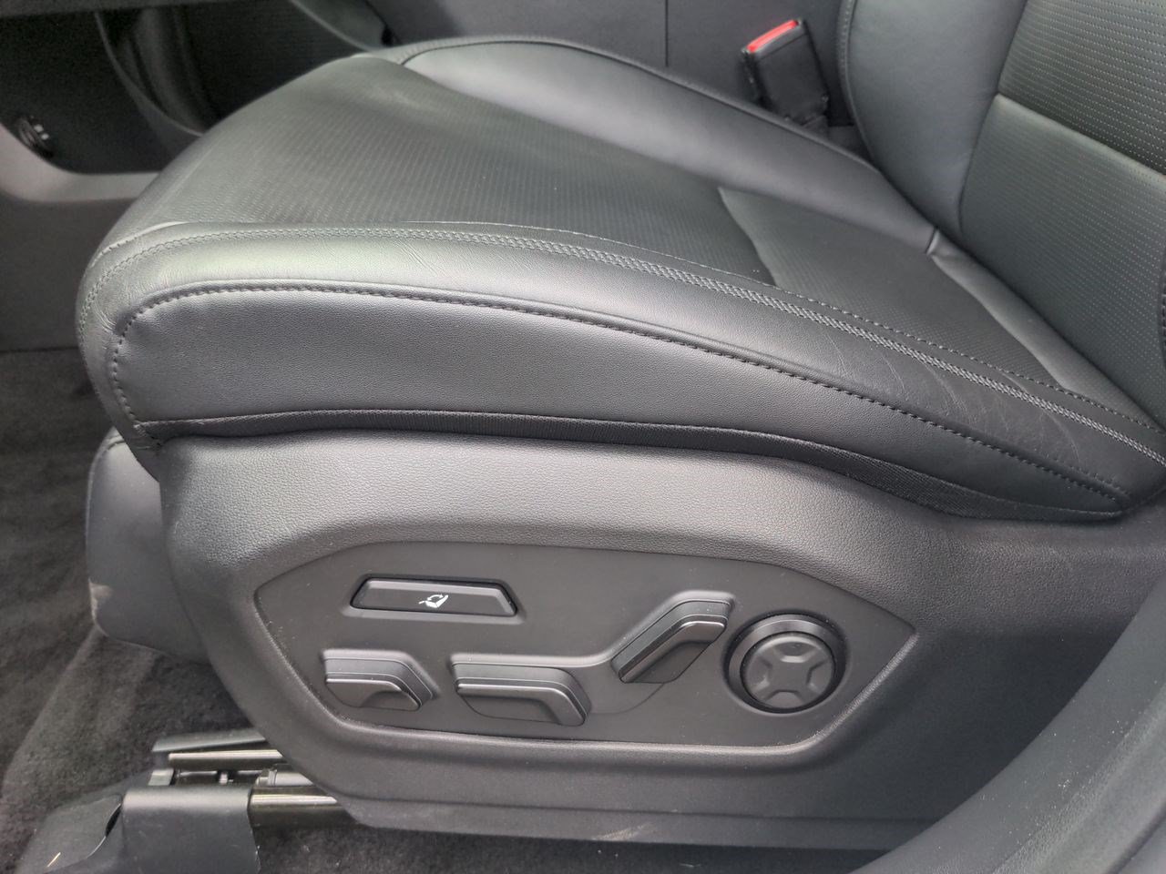 Used 2025 Hyundai Santa Fe Calligraphy FWD image 39