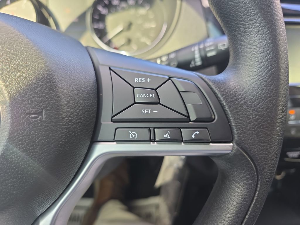 Used 2018 Nissan Rogue S image 26