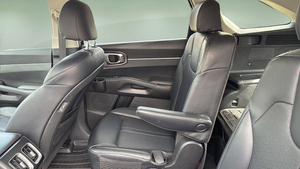Used 2023 Kia Sorento EX w/ Panoramic Sunroof Package image 16