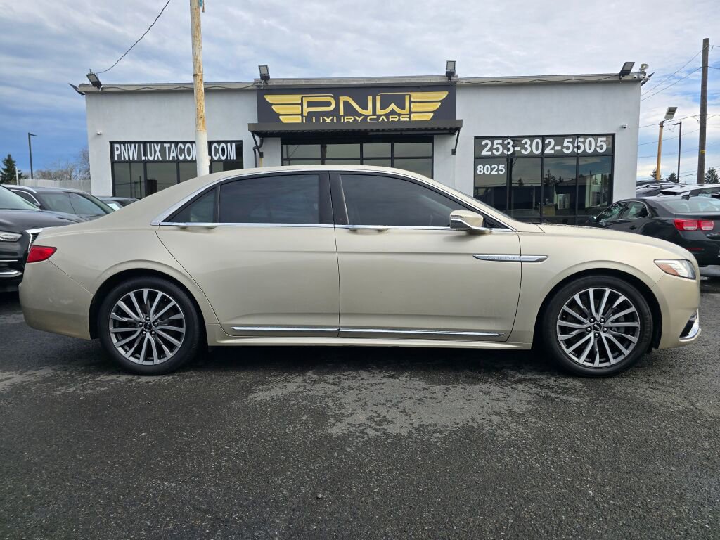 Used 2017 Lincoln Continental Select image 5