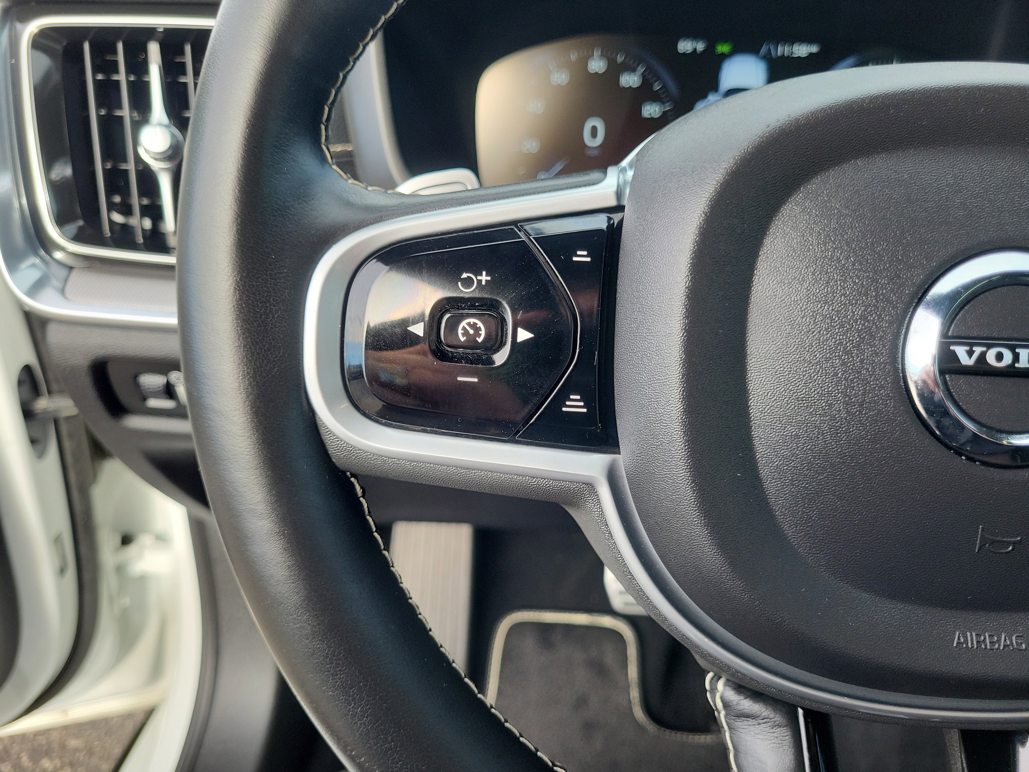 Used 2020 Volvo S60 T6 R-Design w/ Protection Package Premier image 15