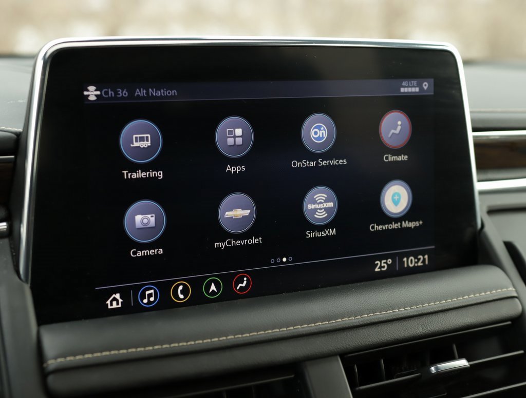 Used 2021 Chevrolet Tahoe Premier w/ Premium Package image 16