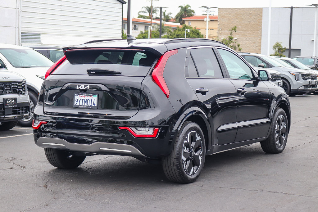 Certified 2025 Kia Niro Wave w/ Wave Preserve Package FWD image 4