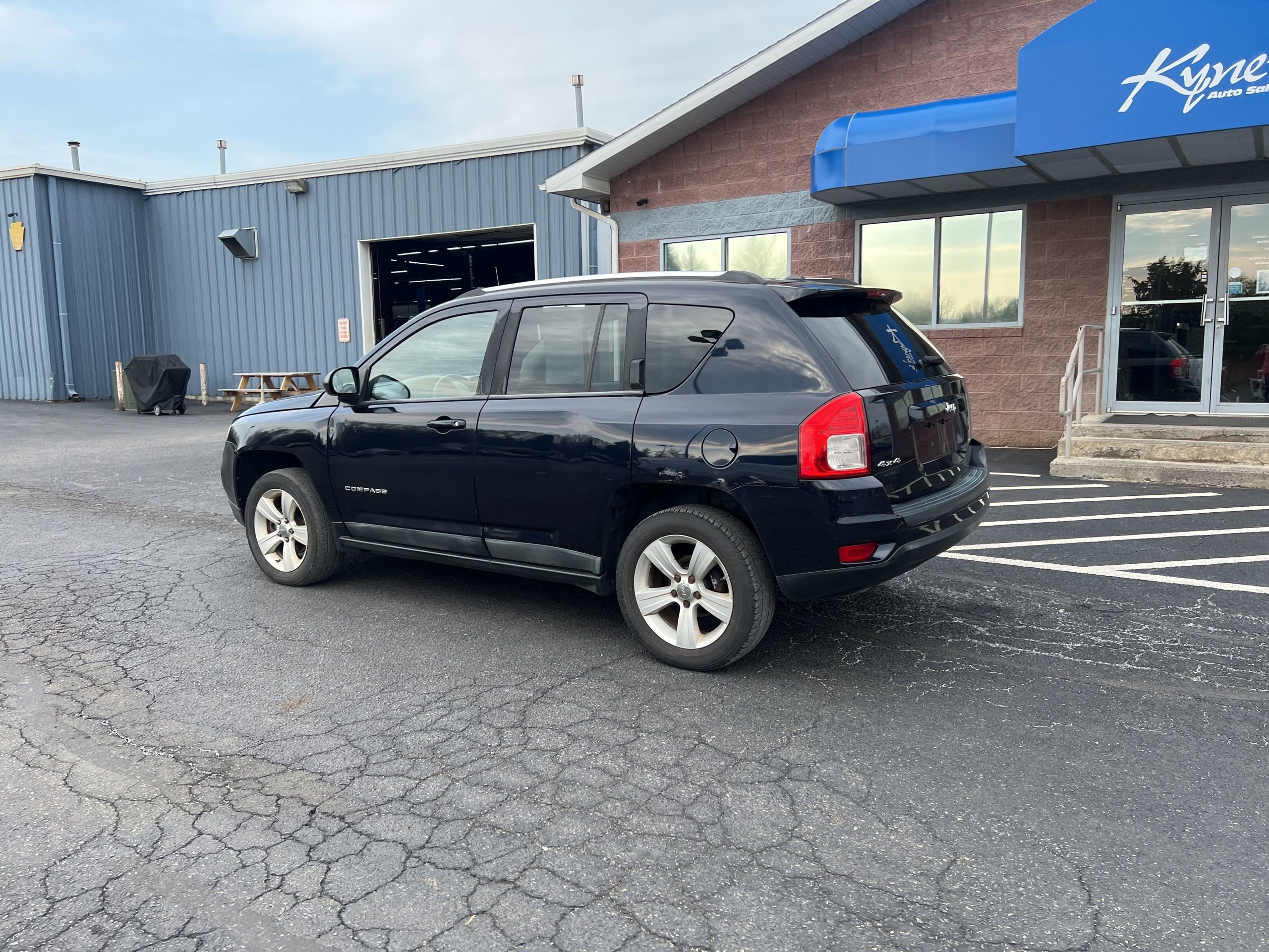 Used 2011 Jeep Compass Latitude image 3