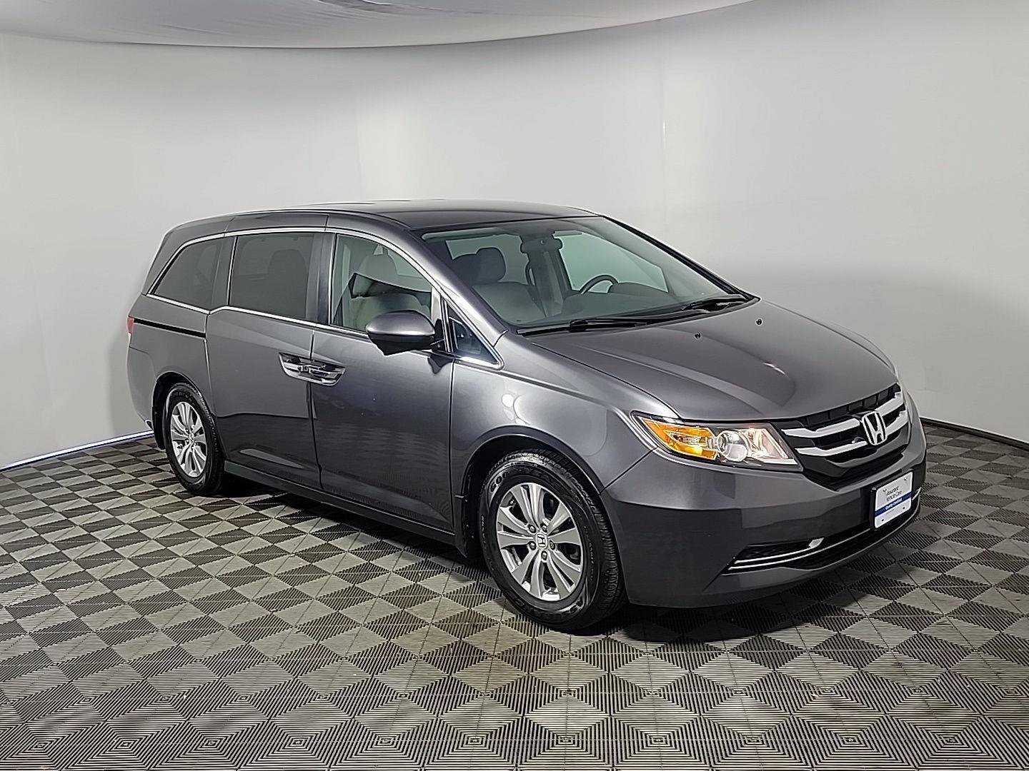Used 2016 Honda Odyssey SE image 1