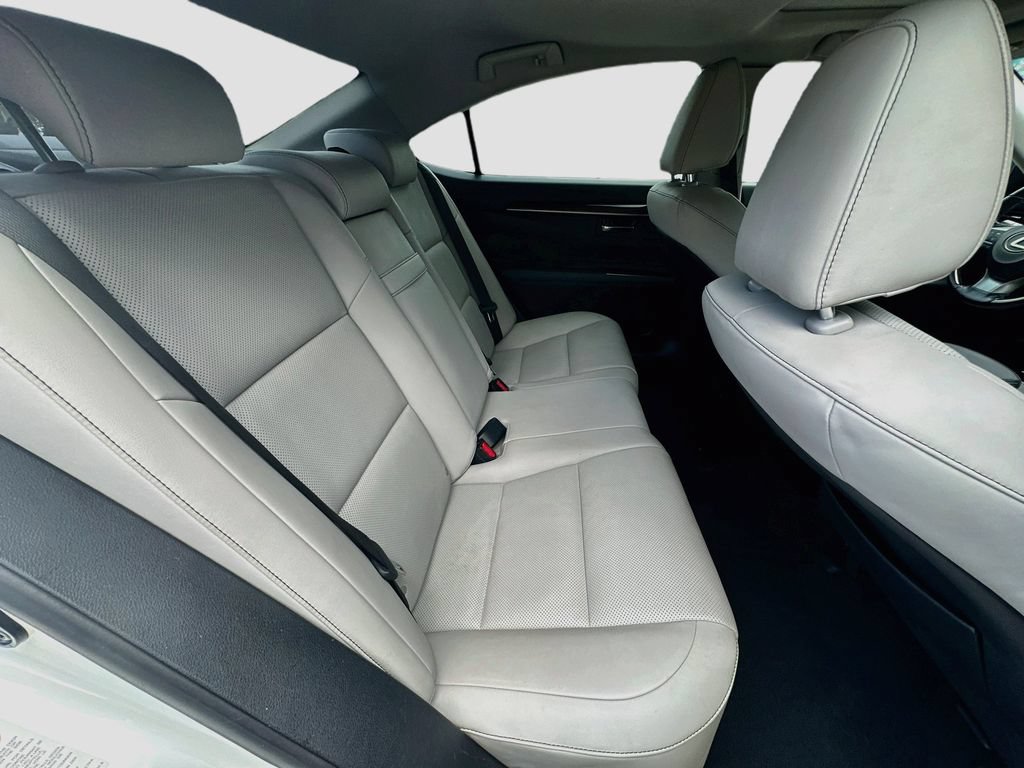 Used 2016 Lexus ES 350 w/ Premium Package w/Wood Trim FWD image 28