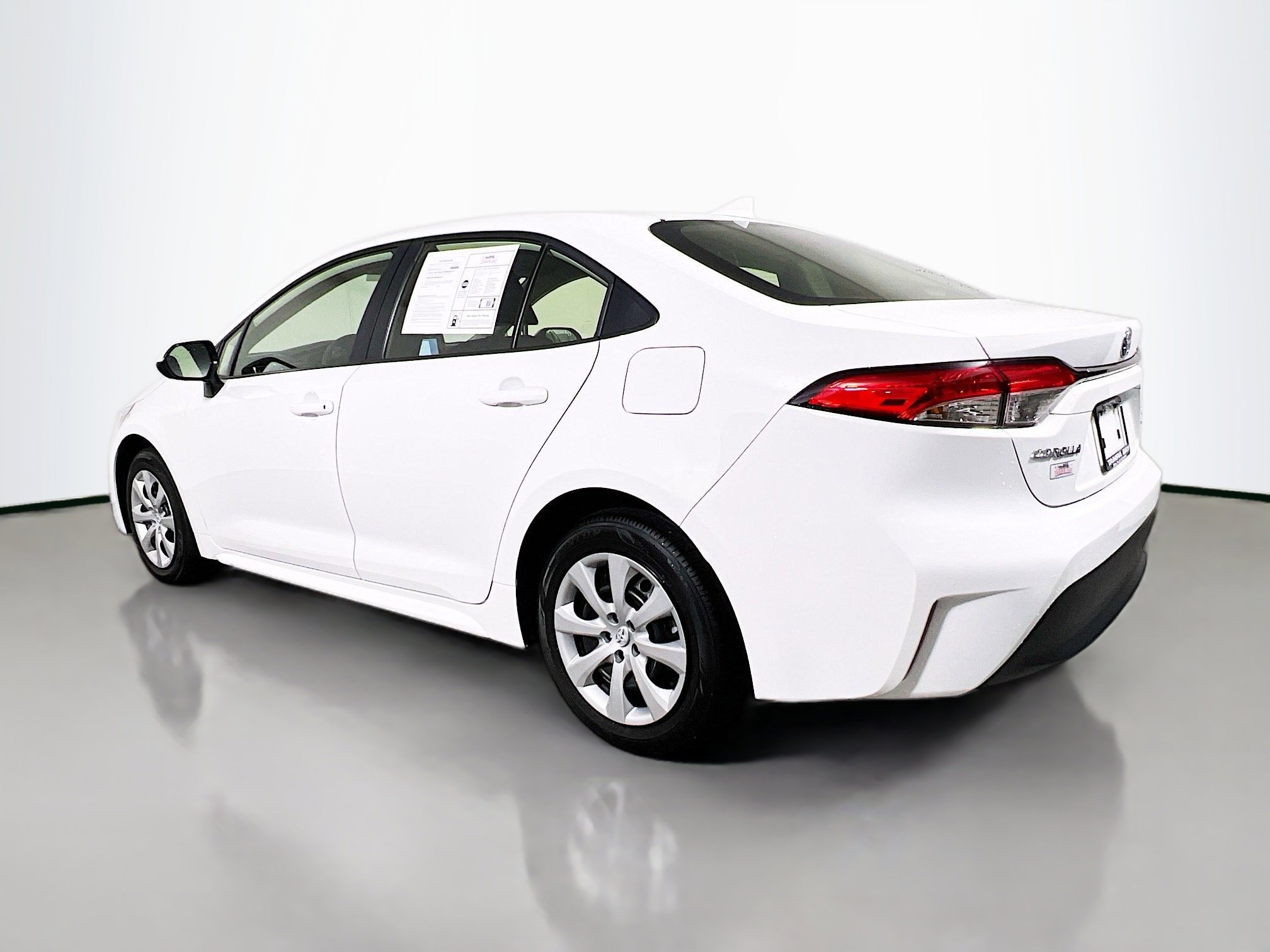 Used 2025 Toyota Corolla LE image 8