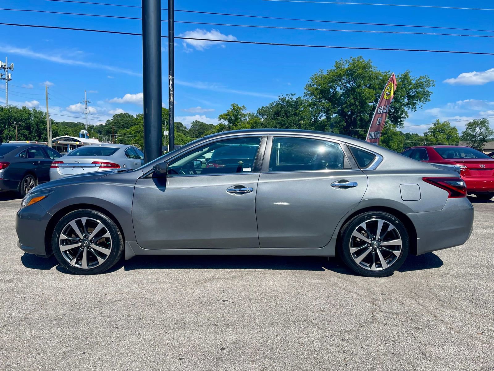 Used 2016 Nissan Altima 2.5 SR w/ LED Appearance Package FWD image 2