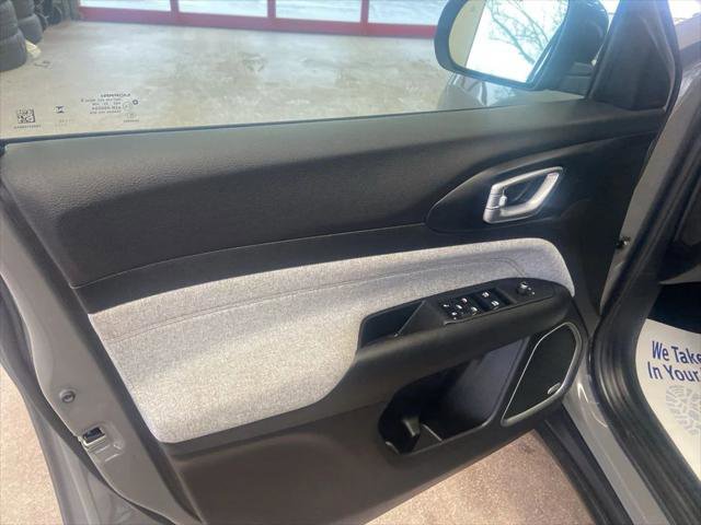 Certified 2023 Jeep Compass Latitude w/ Sun and Sound Group AWD/4WD image 8