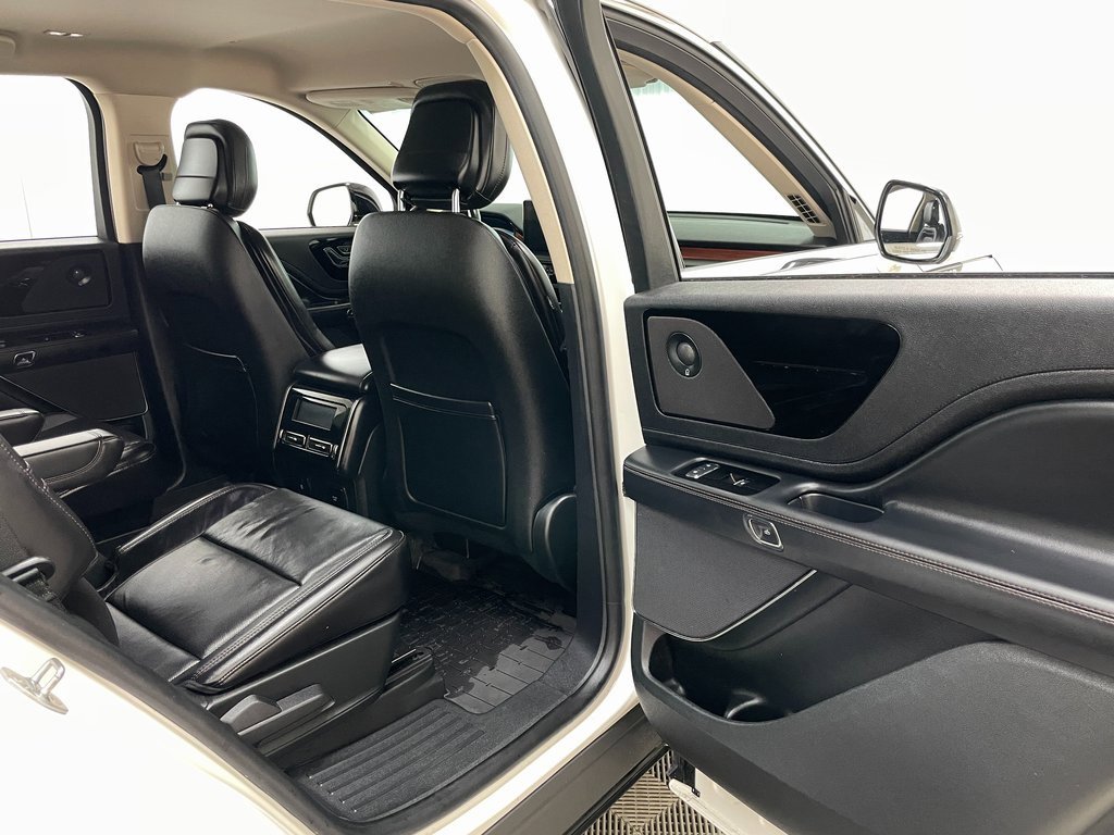 Used 2020 Lincoln Aviator Reserve w/ Elements Package Plus image 42