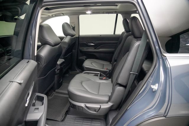 Used 2025 Toyota Grand Highlander AWD image 18