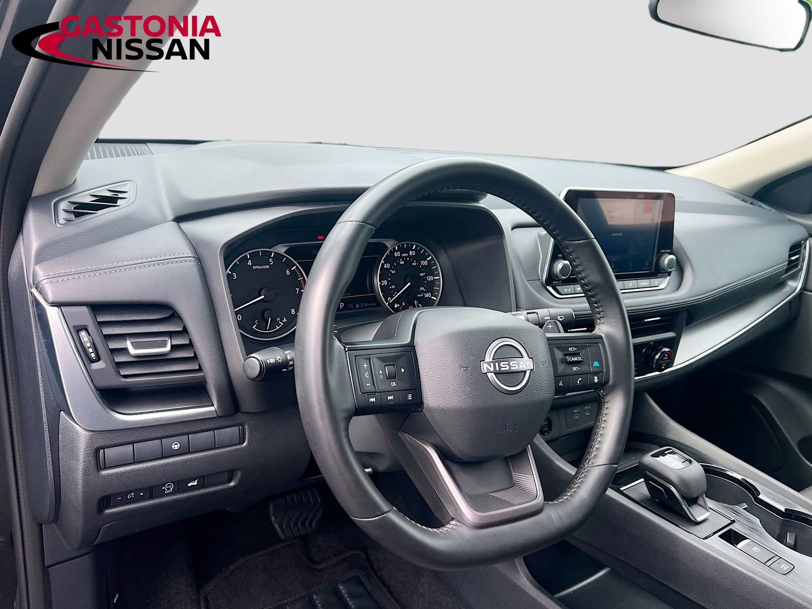Used 2025 Nissan Rogue SV AWD/4WD image 11