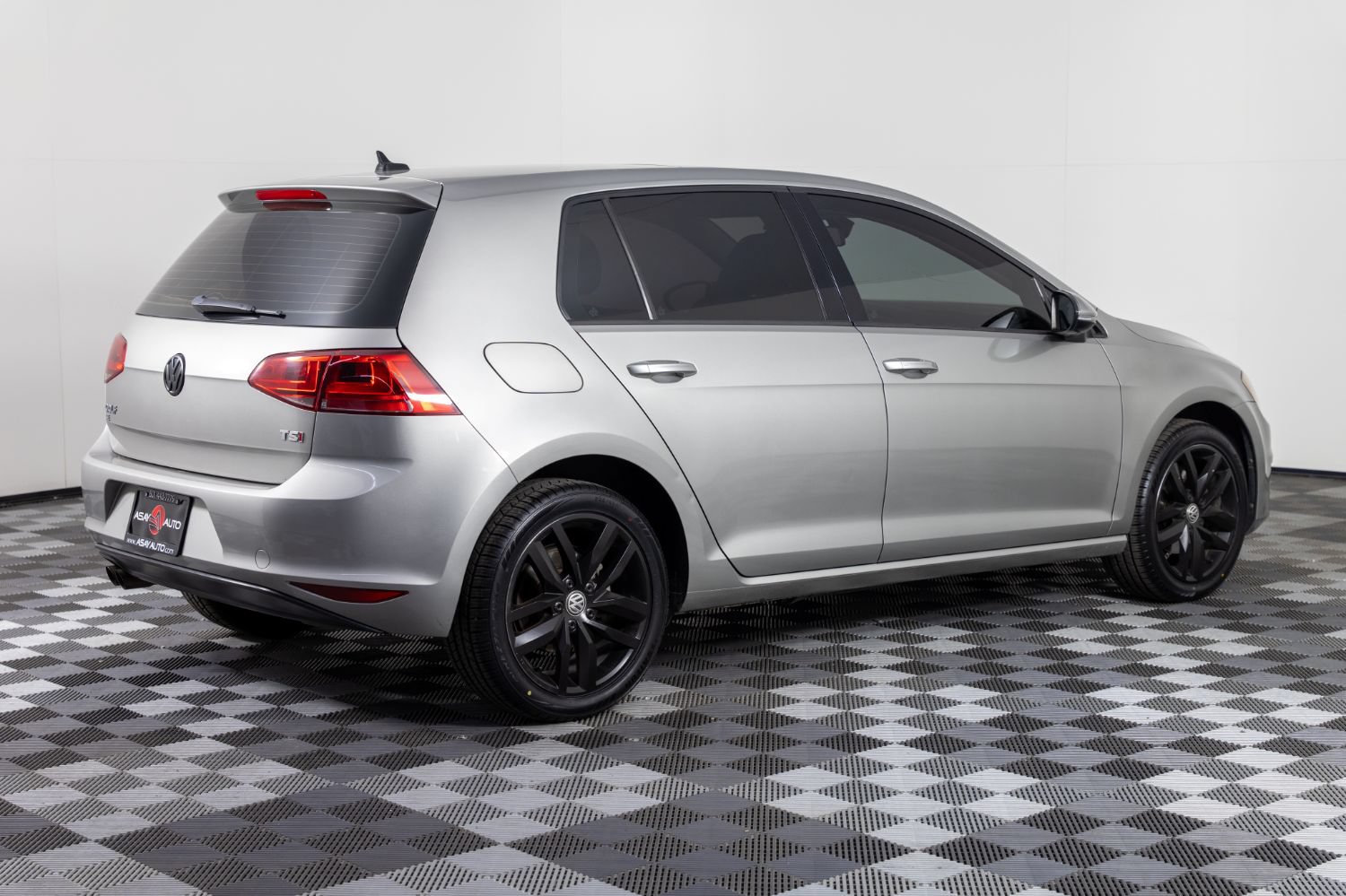 Used 2017 Volkswagen Golf SE FWD image 8