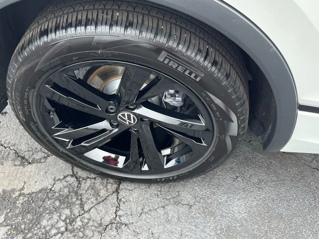 Used 2024 Volkswagen Tiguan SE R-Line image 10