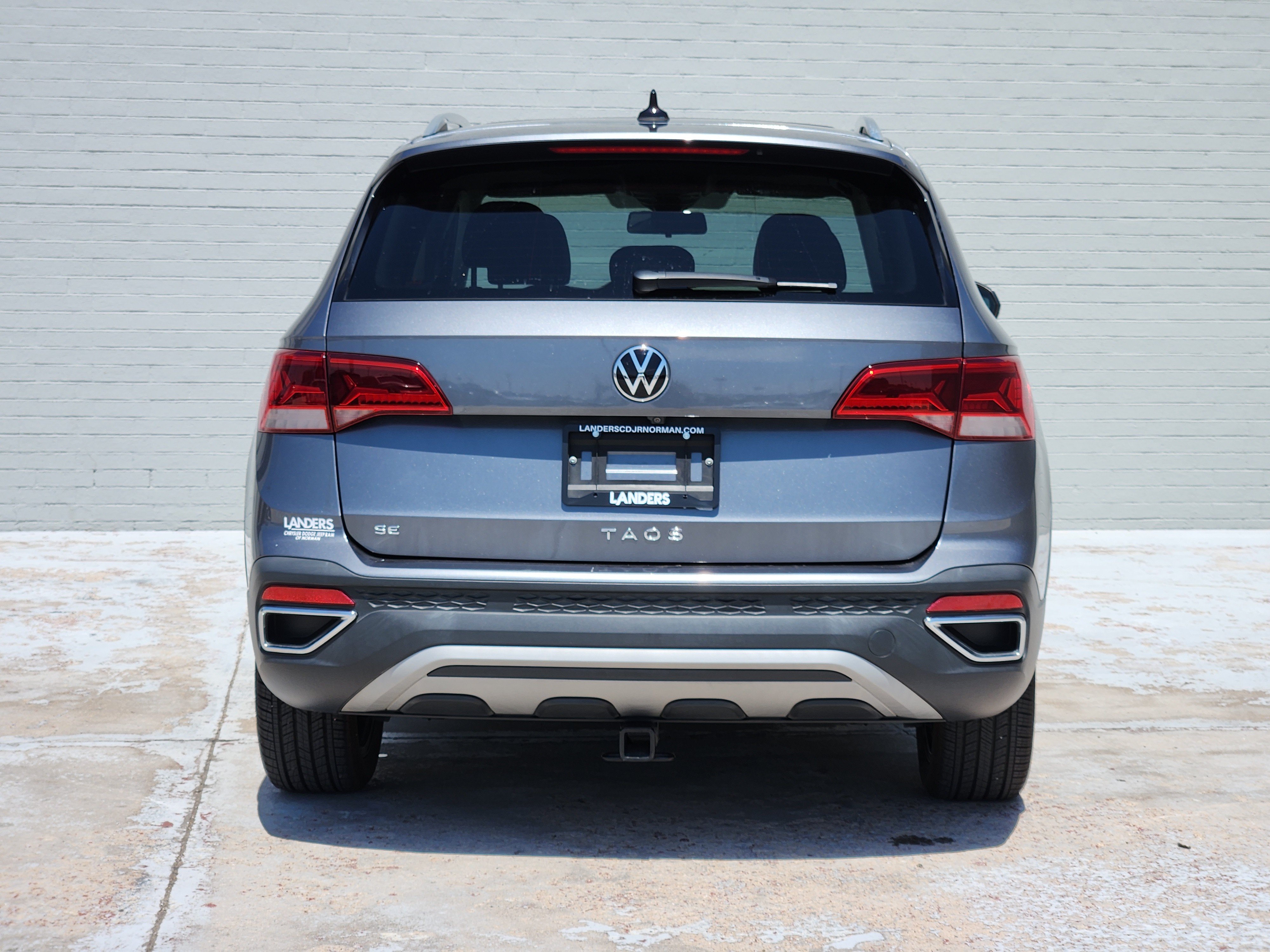Used 2022 Volkswagen Taos SE w/ Panoramic Sunroof Package FWD image 8