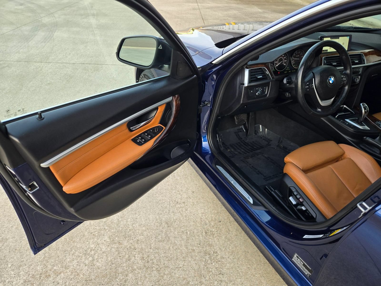 Used 2018 BMW 330i xDrive Sedan w/ Premium Package AWD/4WD image 10