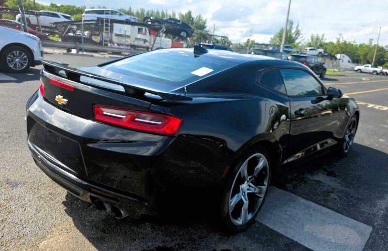 Used 2016 Chevrolet Camaro SS RWD image 4