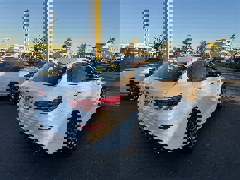 Used 2020 Kia Optima LX image 3