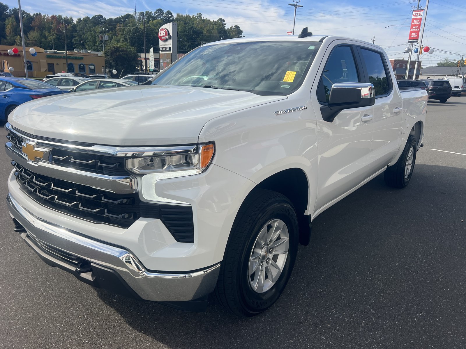 Used 2025 Chevrolet Silverado 1500 LT AWD/4WD image 4