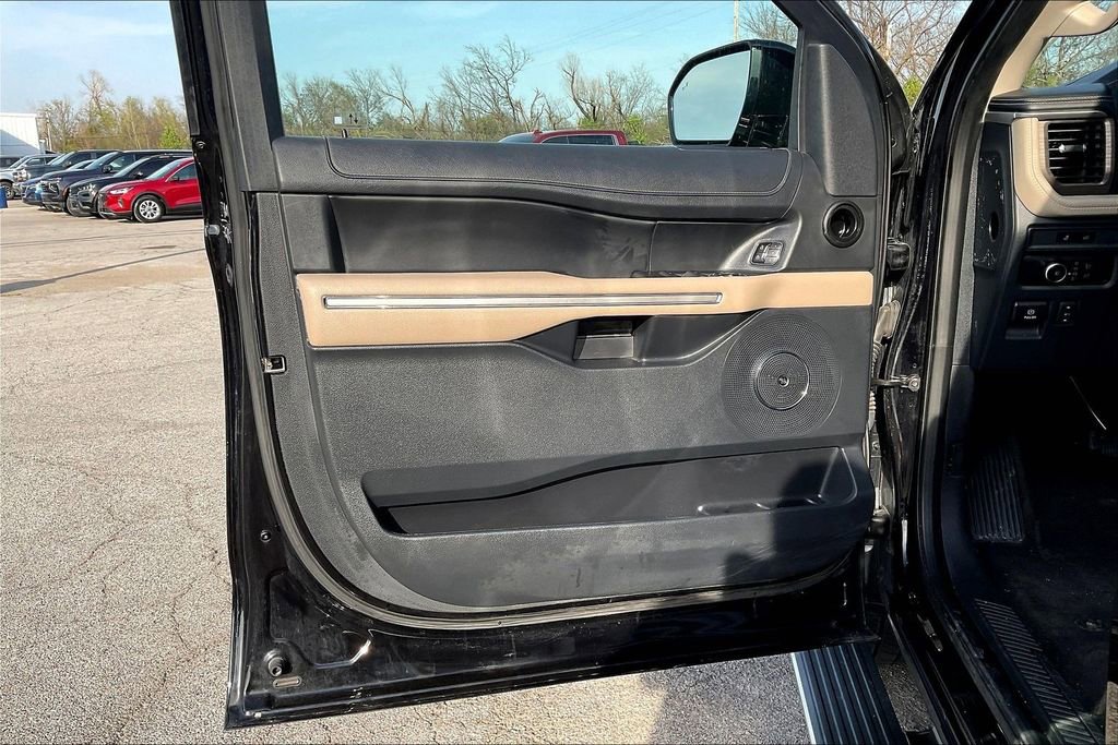 Used 2023 Ford Expedition Max Limited image 18