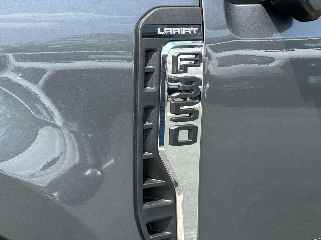 New 2026 Ford F350 4x4 Crew Cab DRW Super Duty image 2