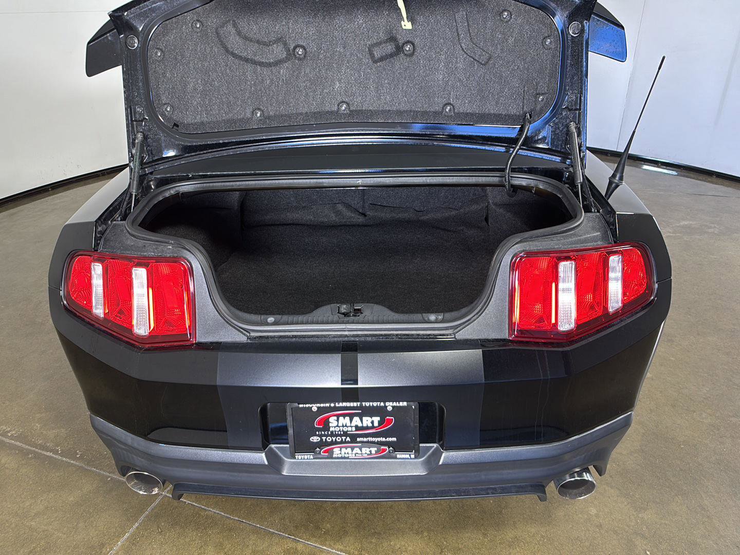 Used 2010 Ford Mustang Shelby GT500 RWD image 16