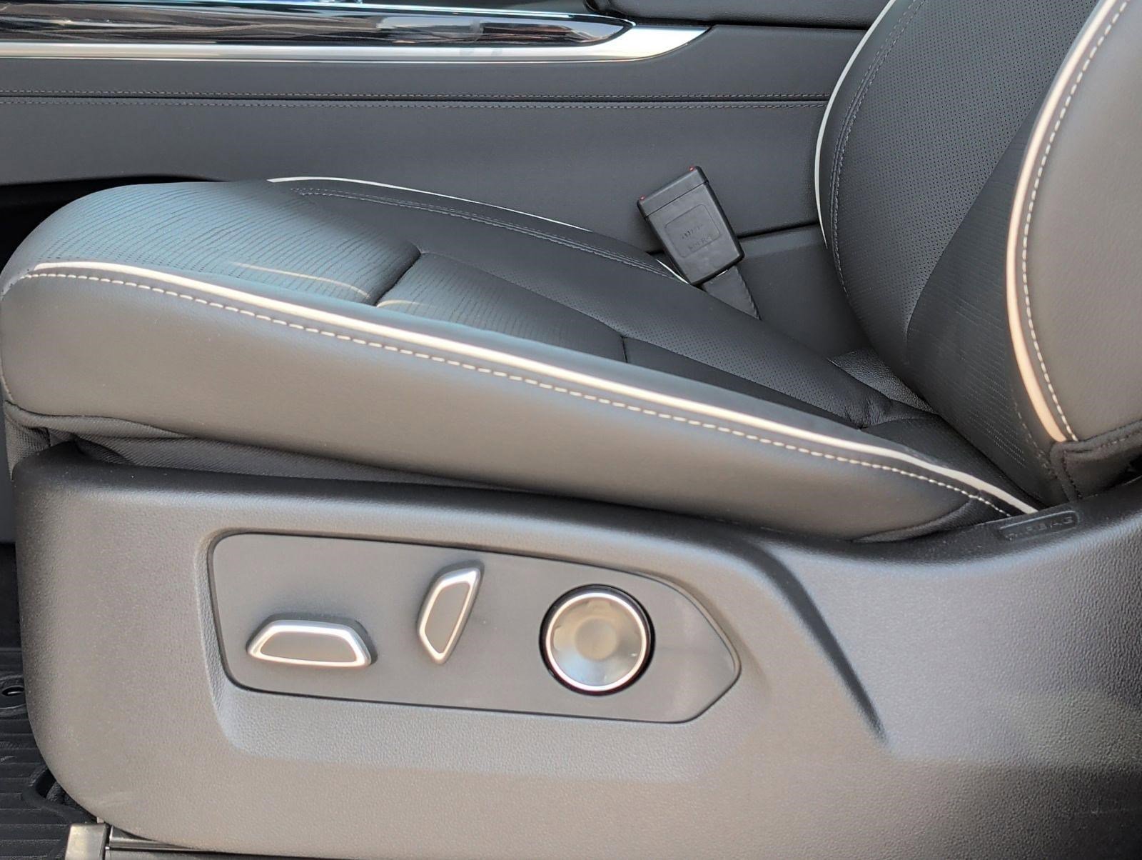 Used 2026 Cadillac Escalade ESV Sport w/ LPO, ONYX Package image 10