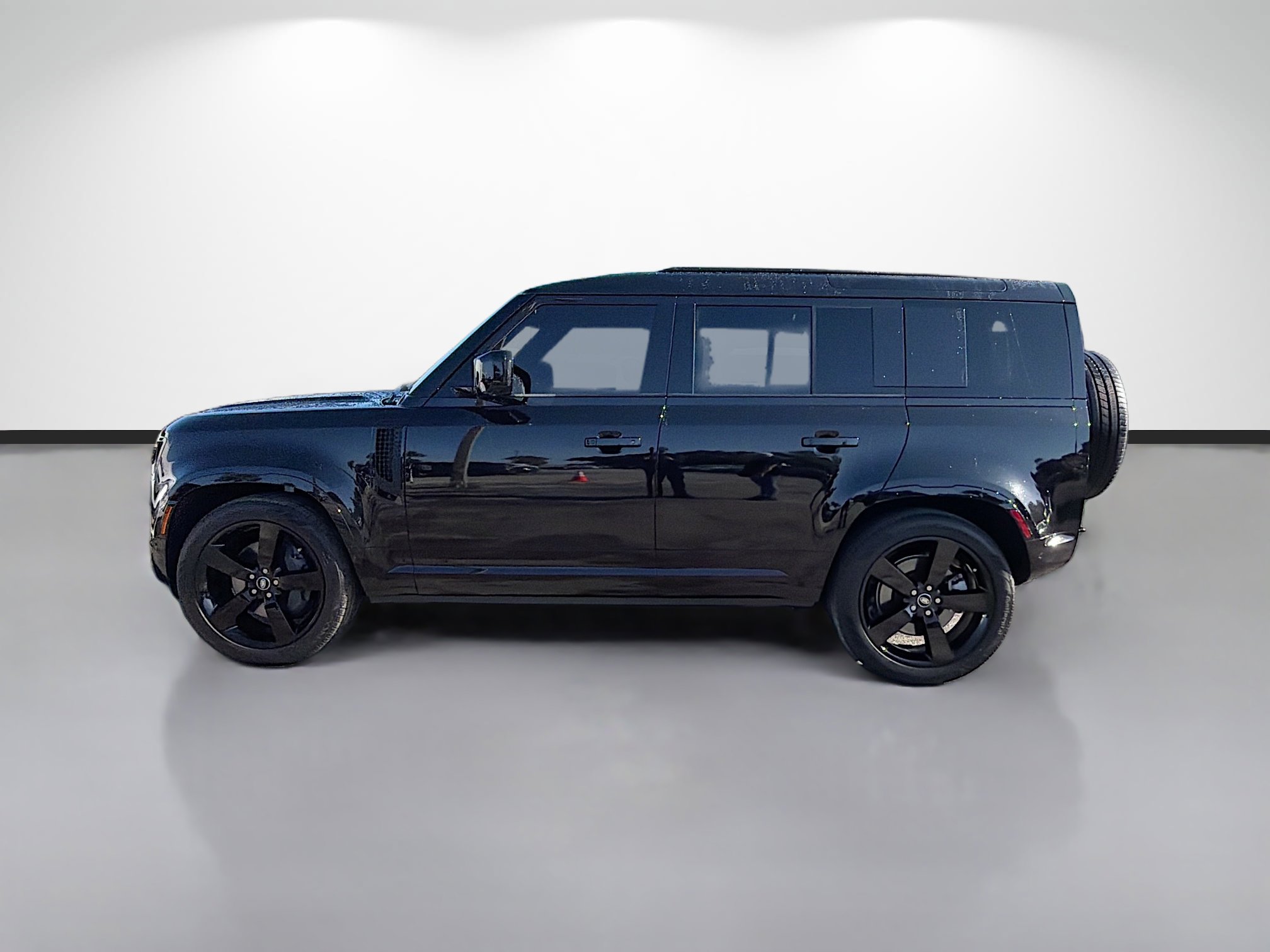 Certified 2025 Land Rover Defender 110 X-Dynamic SE AWD/4WD image 2