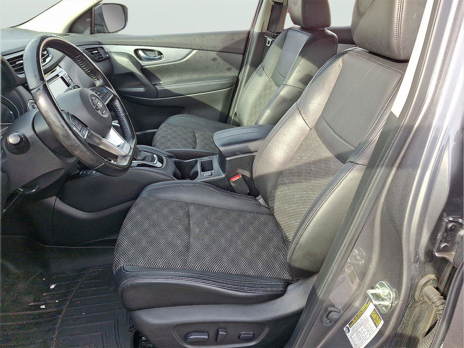 Used 2020 Nissan Rogue Sport SV w/ Technology Package image 13