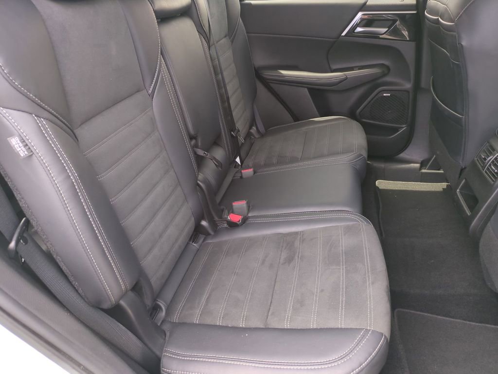 Used 2025 Mitsubishi Outlander SE AWD/4WD image 31