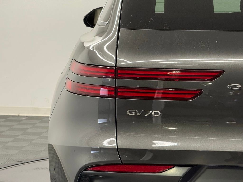 Used 2026 Genesis GV70 2.5T Advanced image 9