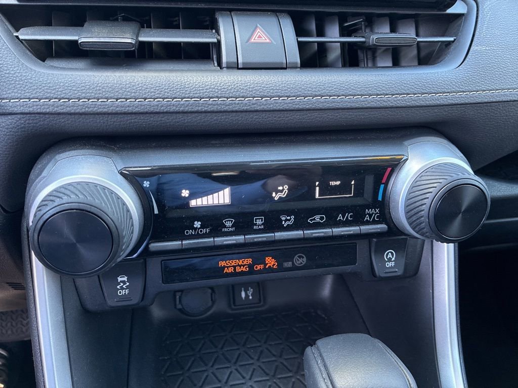 Used 2019 Toyota RAV4 LE w/ All Weather Liner Package AWD/4WD image 19