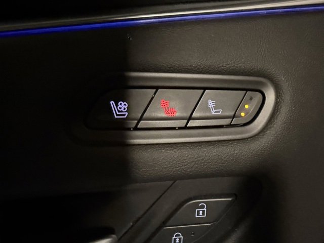 Used 2022 Cadillac Escalade Premium Luxury image 21