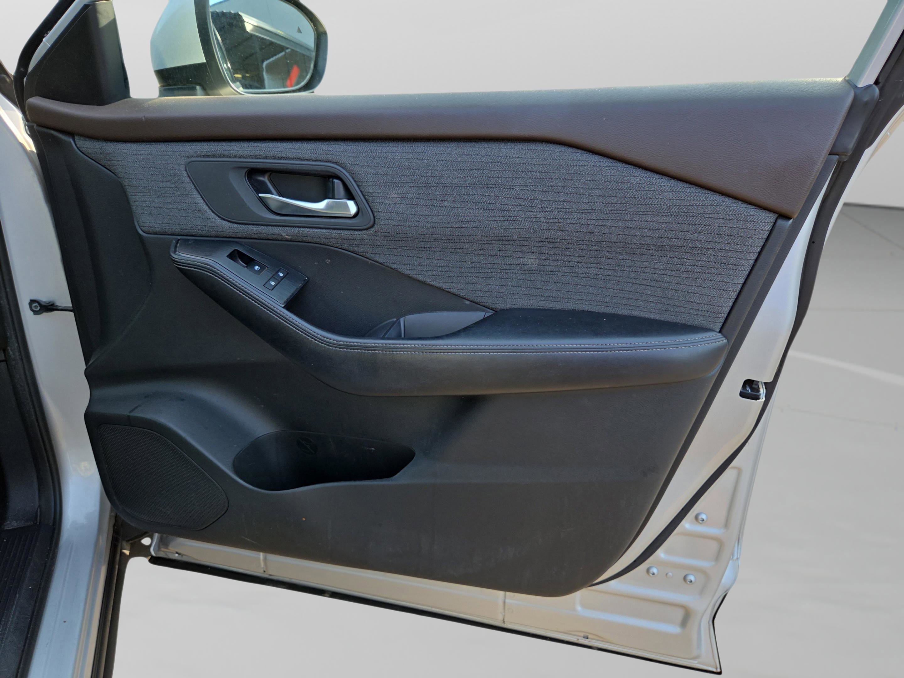 Used 2021 Nissan Rogue SV FWD image 32
