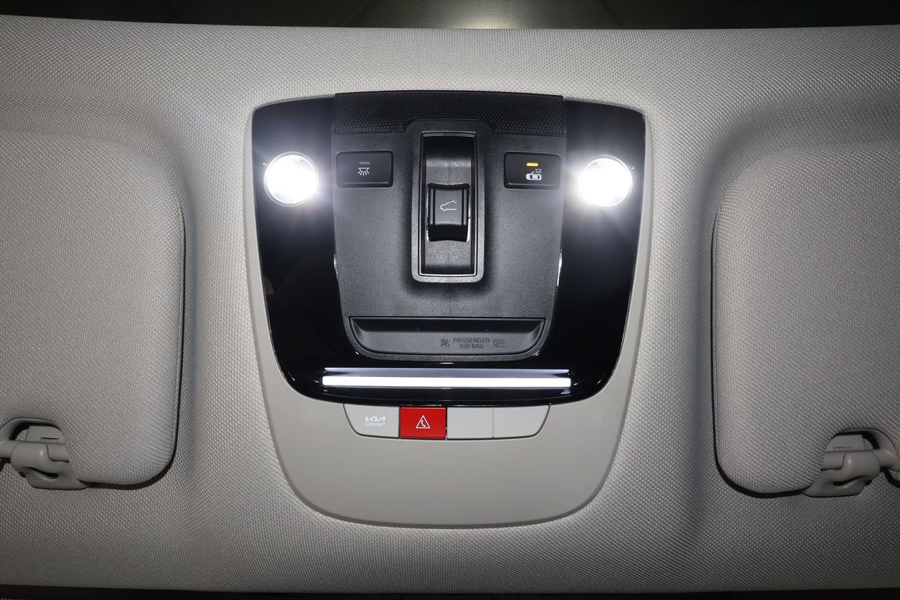 Used 2025 Kia Sorento SX image 34